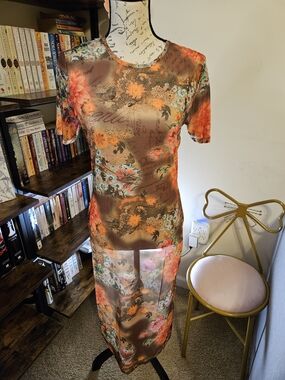 Sage + Fig Short Sleeve Floral Mesh Midi Dress